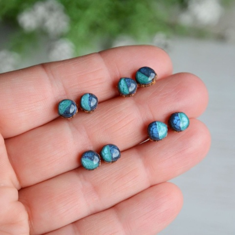Niebieskie małe kolczyki wkrętki Niebieskie małe kolczyki wkrętki