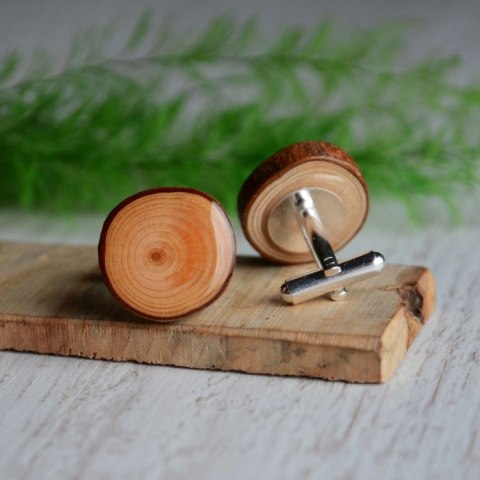 Duże spinki do mankietów wykonane z drewna Duże spinki do mankietów wykonane z drewna