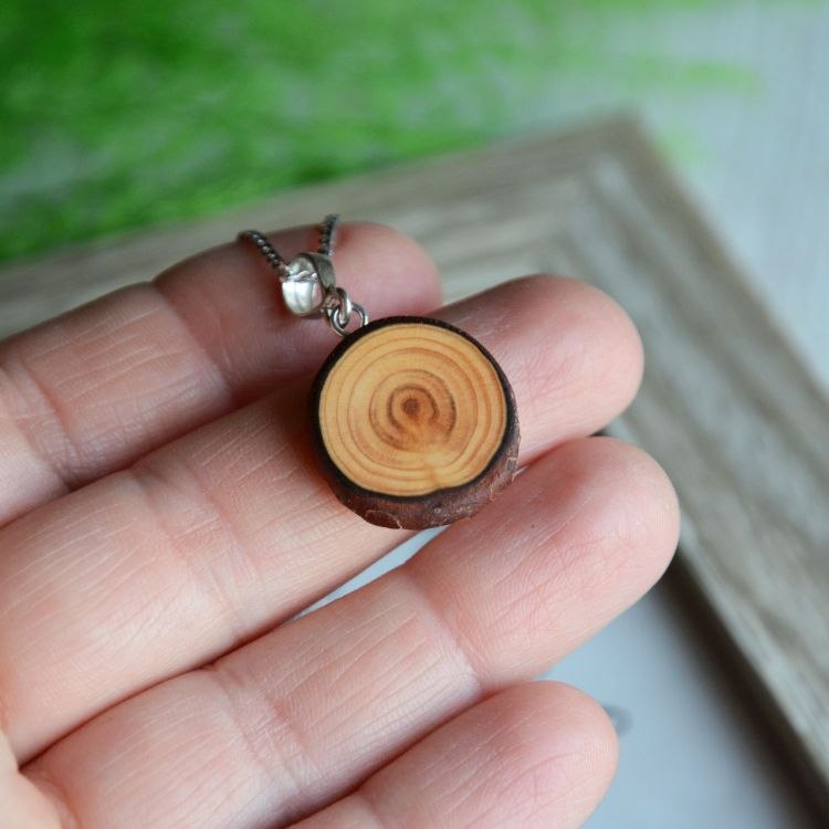 Naturalna biżuteria z drewna - komplet modrzewiowy