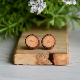Naturalne kolczyki z surowego drewna