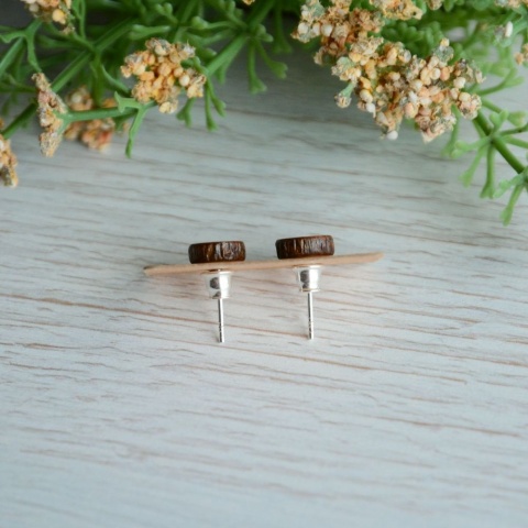 Proste kolczyki z drewna