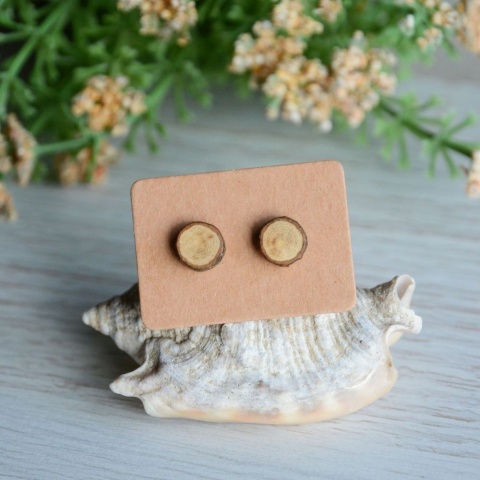 Małe drewniane kolczyki