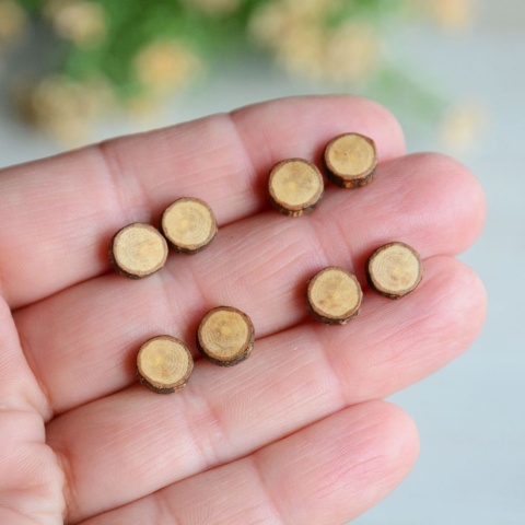 Beżowe kolczyki wkrętki