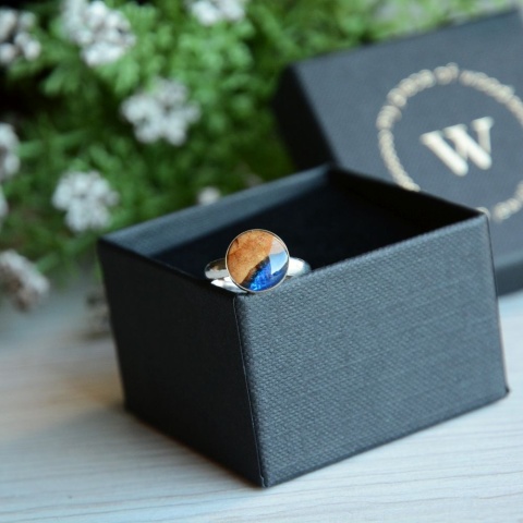 Niebieski pierścionek