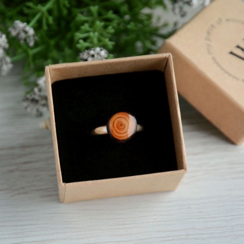 Drewniany pierścionek