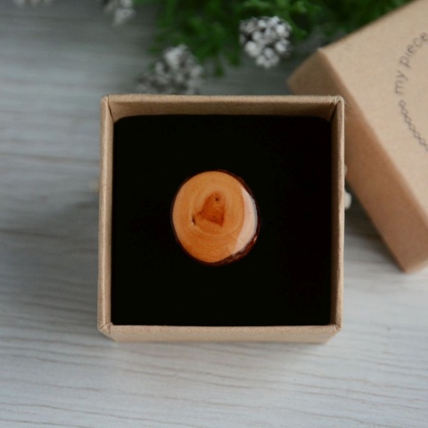 Pierścionek z sosny