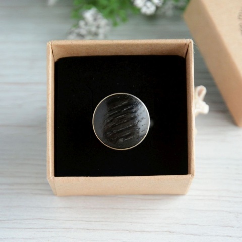 Pierścionek z czarnego dębu i srebra