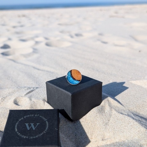 Pierścionek z błękitnym oczkiem