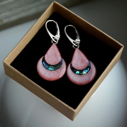 Różowe kolczyki wiszące łezka i księżyc