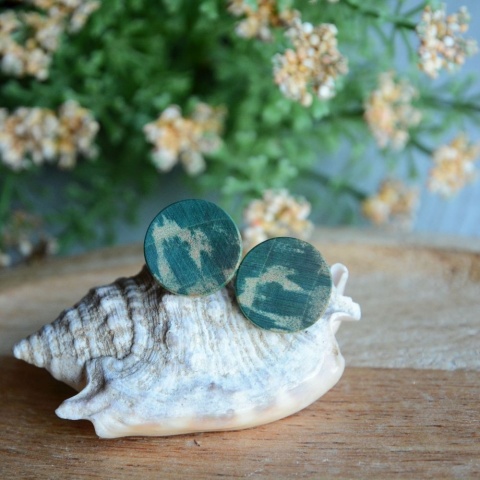 Ciemnozielone wkrętki na srebrze