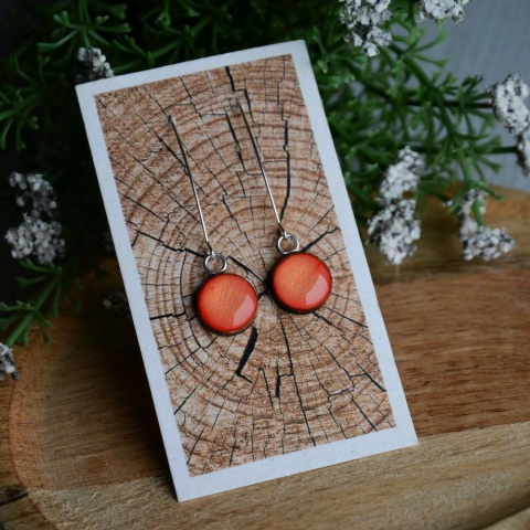 Długie czerwone kolczyki wiszące