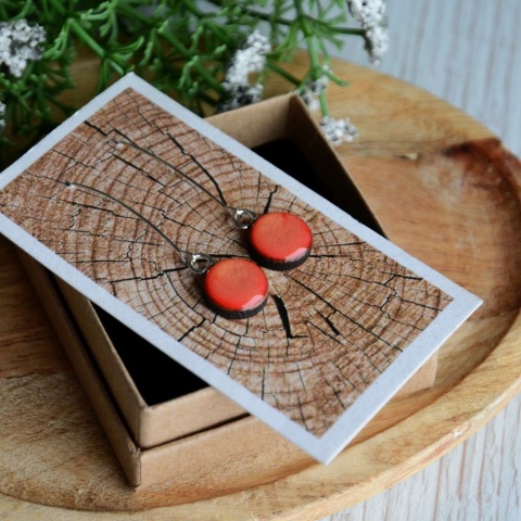 Jasno czerwone kolczyki wiszące