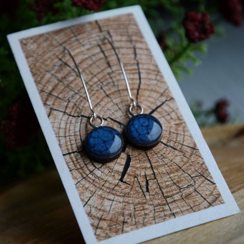 Długie kolczyki z niebieskim oczkiem