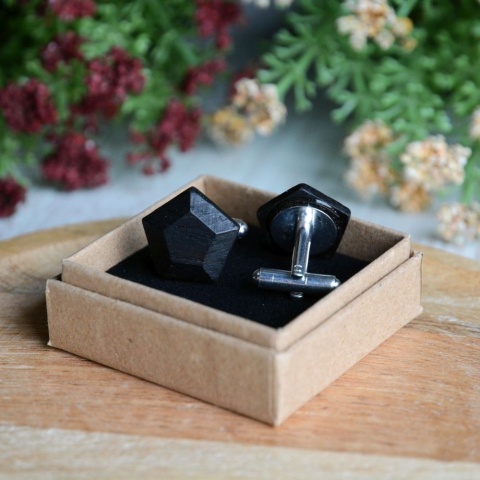 Czarne spinki mankietowe