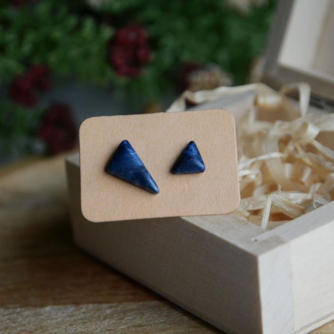 Granatowe kolczyki wkrętki