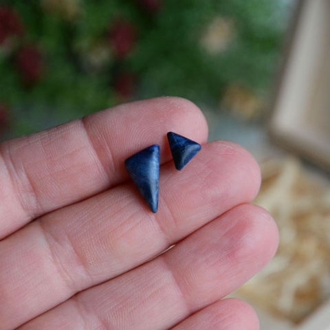 Trójkątne wkrętki na sztyfcie