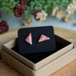 Kolczyki na sztyfcie różowe trójkąty