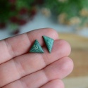 Zielone trójkątne wkrętki