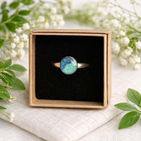 Pierścionek z niebieskim oczkiem