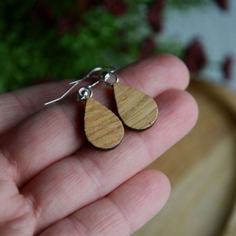 Różowe kolczyki wiszące w kształcie łezki