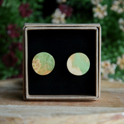 Jasno zielone okrągłe kolczyki na sztyft