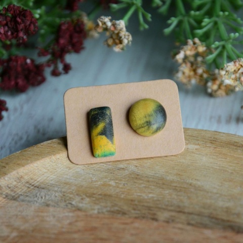 Żółte kolczyki sztyfty nie do pary